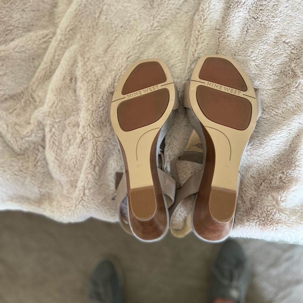 Wedges super cute lite grey